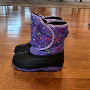 Snow boots - like new